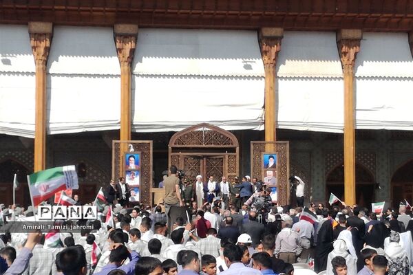 دانش‌آموزان با شهدای دانش‌آموز یک دل شدند