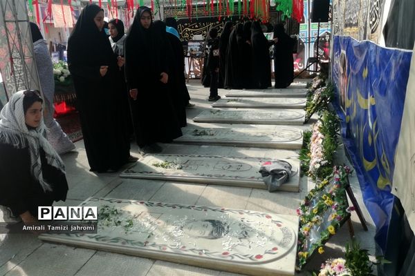 دانش‌آموزان با شهدای دانش‌آموز یک دل شدند