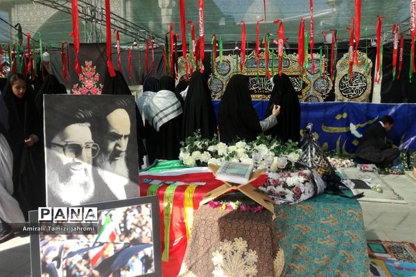 دانش‌آموزان با شهدای دانش‌آموز یک دل شدند