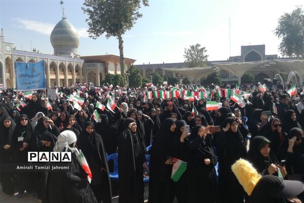 دانش‌آموزان با شهدای دانش‌آموز یک دل شدند