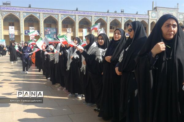 دانش‌آموزان با شهدای دانش‌آموز یک دل شدند
