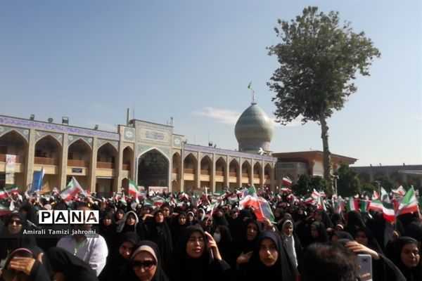 دانش‌آموزان با شهدای دانش‌آموز یک دل شدند