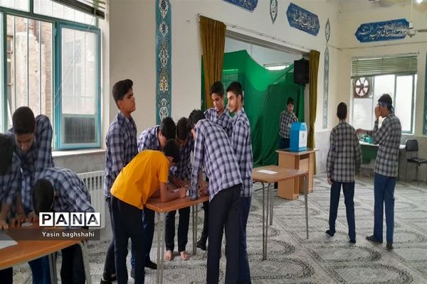 انتخابات شورای دانش‌آموزی دبیرستان صالحی زاده ناحیه ۲ یزد