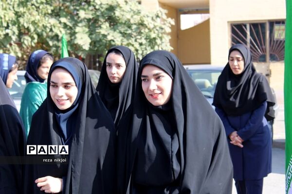 زنگ استکبار ستیزی در آموزشگاه فرزانگان ناحیه یک بهارستان