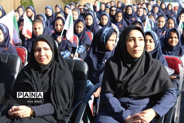 زنگ استکبار ستیزی در آموزشگاه فرزانگان ناحیه یک بهارستان