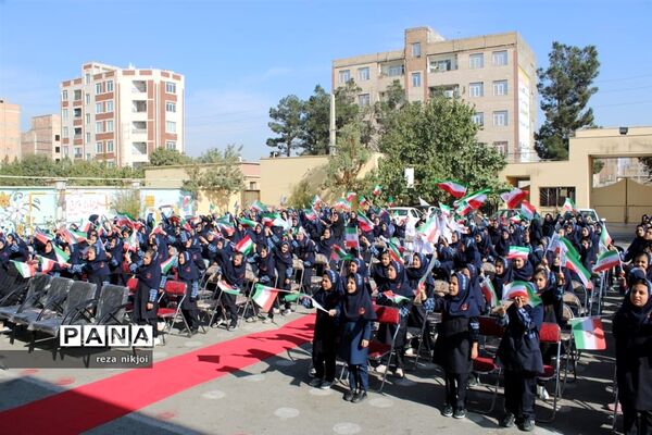 زنگ استکبار ستیزی در آموزشگاه فرزانگان ناحیه یک بهارستان