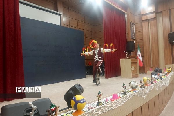 آیین تجلیل از قهرمانان و مدال‌آوران عرصه ورزش دانش‌آموزان پسر شهرستان‌های تهران