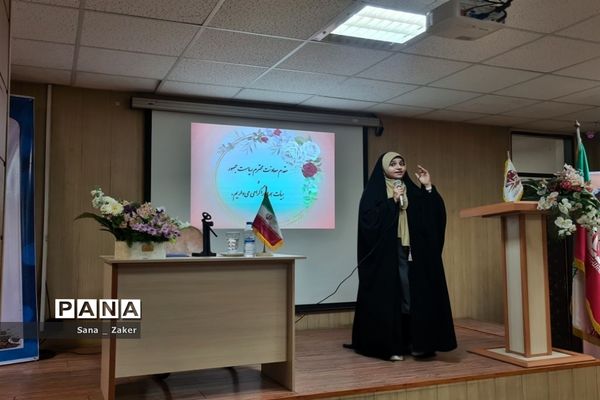 انسیه خزعلی در جمع دانش‌آموزان فرهیخته منطفه ۱۳