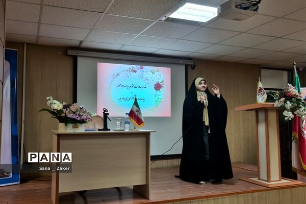 انسیه خزعلی در جمع دانش‌آموزان فرهیخته منطفه ۱۳