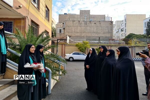 انسیه خزعلی در جمع دانش‌آموزان فرهیخته منطفه ۱۳