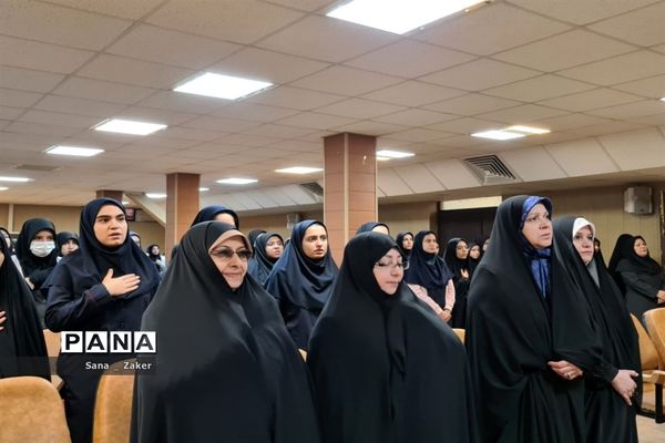 انسیه خزعلی در جمع دانش‌آموزان فرهیخته منطفه ۱۳