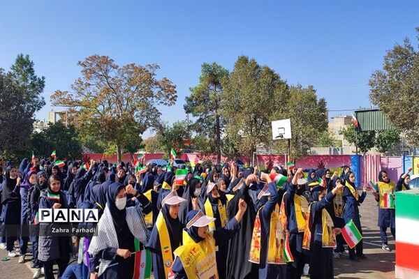 دهه دانش‌آموز فرصتی برای برپایی جشن‌های مختلف در مدارس