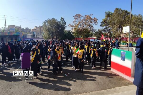 دهه دانش‌آموز فرصتی برای برپایی جشن‌های مختلف در مدارس