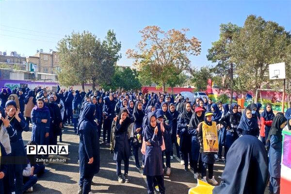 دهه دانش‌آموز فرصتی برای برپایی جشن‌های مختلف در مدارس