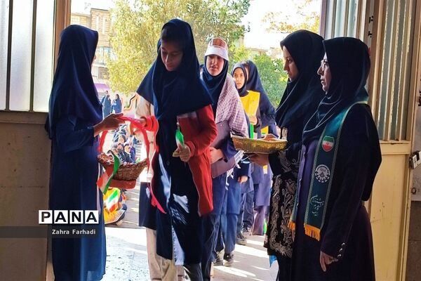 دهه دانش‌آموز فرصتی برای برپایی جشن‌های مختلف در مدارس