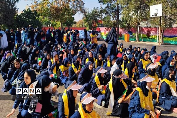 دهه دانش‌آموز فرصتی برای برپایی جشن‌های مختلف در مدارس