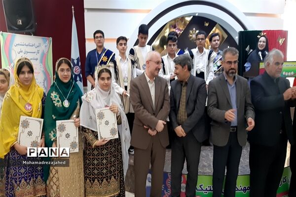 کسب ۴ رتبه کشوری رهاورد دانش‌آموزان خوزستانی در ششمین کارسوق ملی ژنتیک