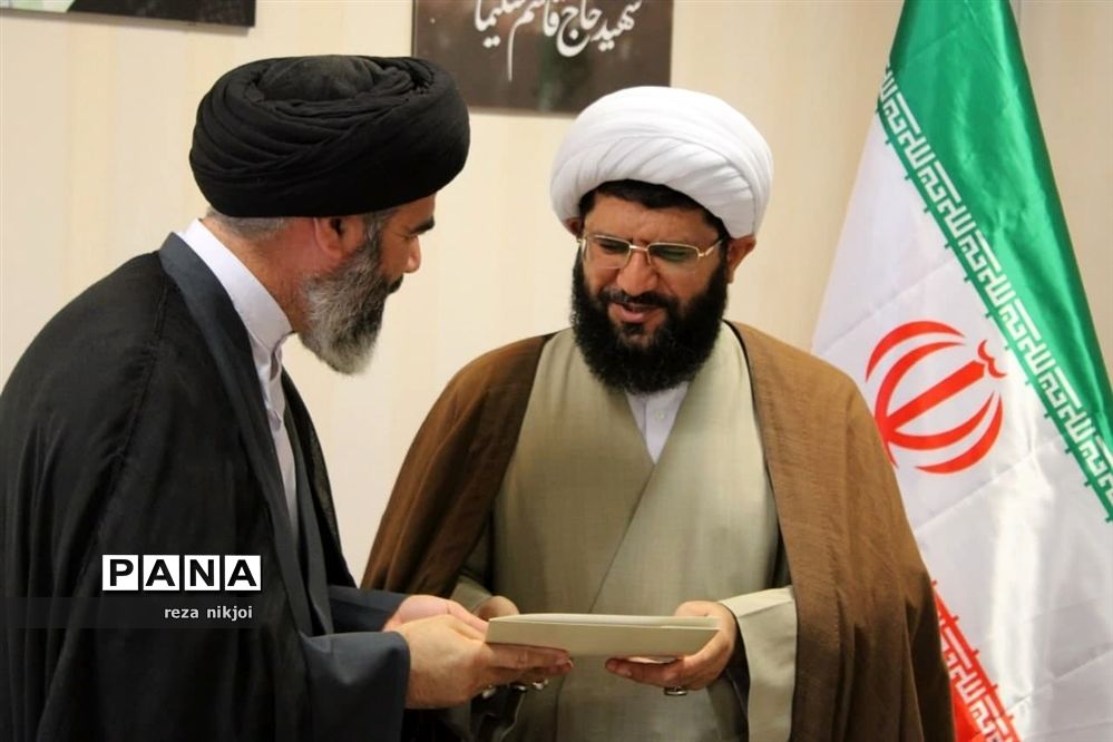 آیین اهدا ابلاغ کمیته همکاری‌های آموزش و پرورش و حوزه علمیه ناحیه یک بهارستان