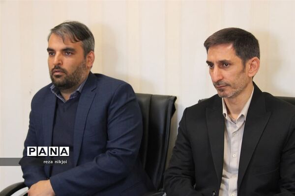 آیین اهدا ابلاغ کمیته همکاری‌های آموزش و پرورش و حوزه علمیه ناحیه یک بهارستان