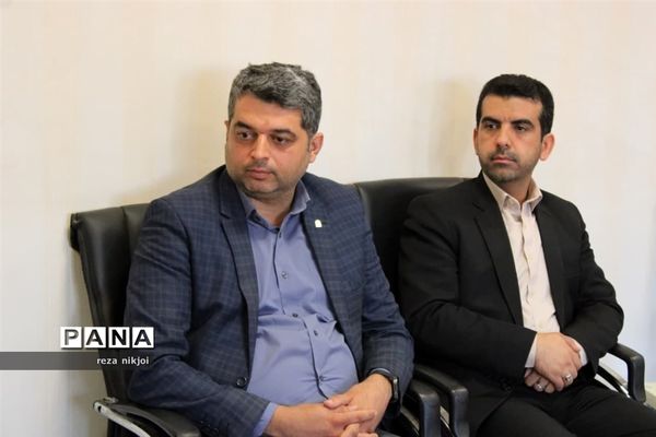 آیین اهدا ابلاغ کمیته همکاری‌های آموزش و پرورش و حوزه علمیه ناحیه یک بهارستان