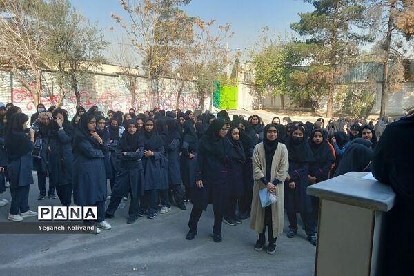 برگزاری انتخابات شهردار مدرسه با هدف افزایش مشارکت پذیری و کسب تجربه دانش‌آموزان در مدرسه حدیث کساء ناحیه یک شهرری