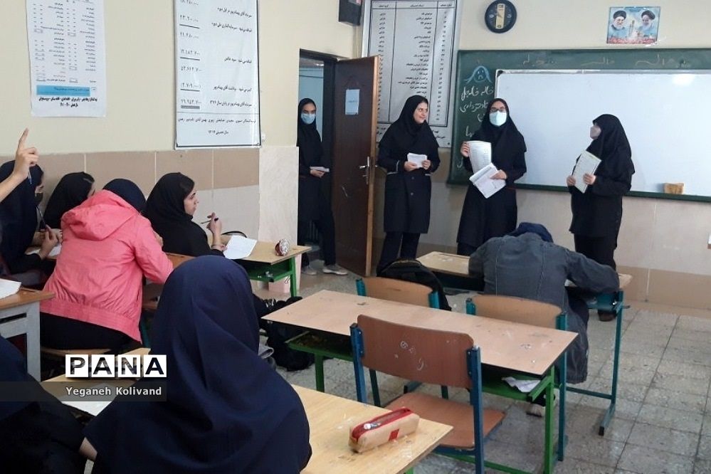 برگزاری انتخابات شهردار مدرسه با هدف افزایش مشارکت پذیری و کسب تجربه دانش‌آموزان در مدرسه حدیث کساء ناحیه یک شهرری