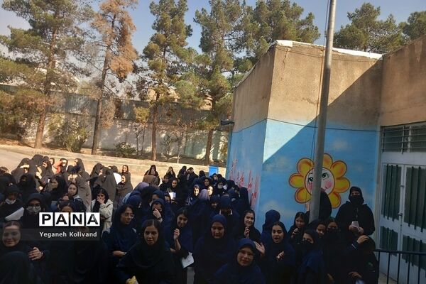 برگزاری انتخابات شهردار مدرسه با هدف افزایش مشارکت پذیری و کسب تجربه دانش‌آموزان در مدرسه حدیث کساء ناحیه یک شهرری