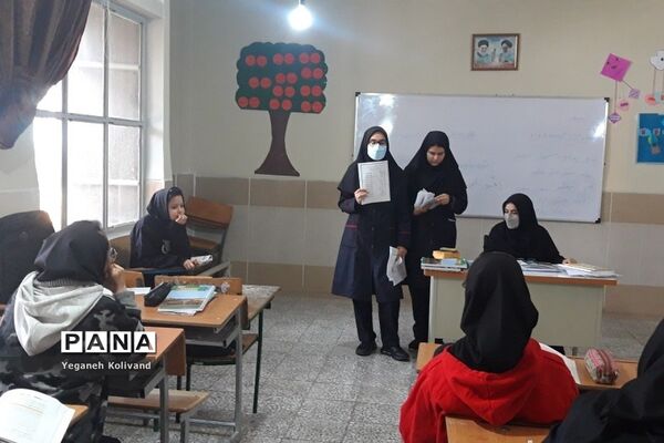 برگزاری انتخابات شهردار مدرسه با هدف افزایش مشارکت پذیری و کسب تجربه دانش‌آموزان در مدرسه حدیث کساء ناحیه یک شهرری