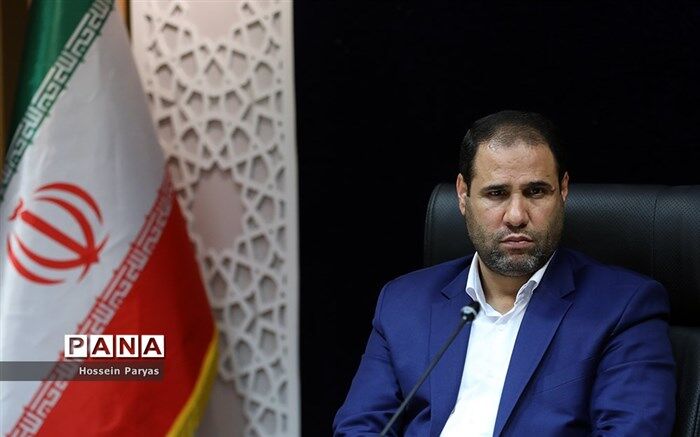 ایران اسلامی در دوران تحریم‌های ظالمانه به‌وسیله کتاب با جهان صحبت کرد