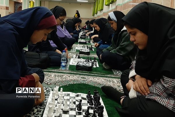 برگزاری مسابقه شطرنج در دبیرستان نشاط بهارستان ۲