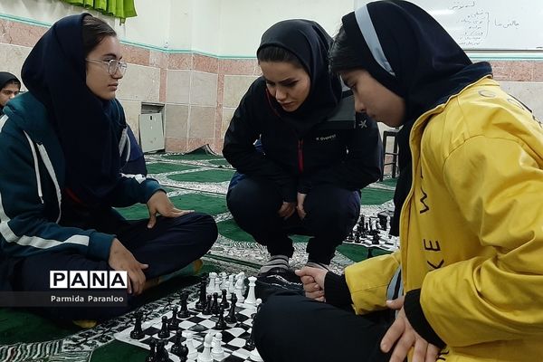 برگزاری مسابقه شطرنج در دبیرستان نشاط بهارستان ۲