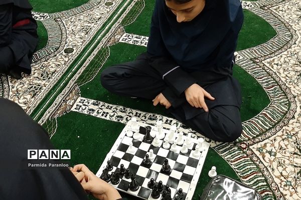 برگزاری مسابقه شطرنج در دبیرستان نشاط بهارستان ۲