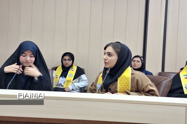 نشست منتخبین سازمان دانش‌آموزی  البرز با مشاور استاندار