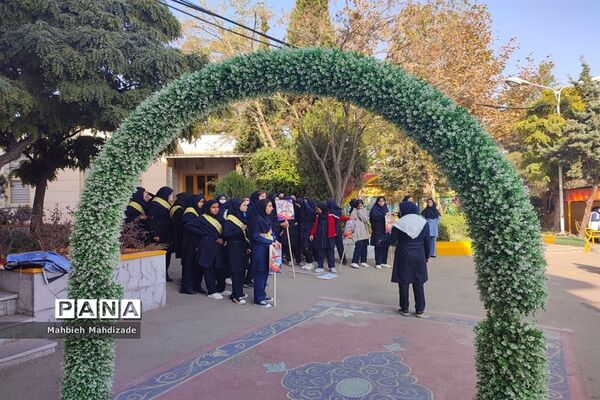 آیین آغاز مسابقات ورزشی دانش‌آموزان سراسر کشور در دبیرستان آرمینه مصلی نژاد