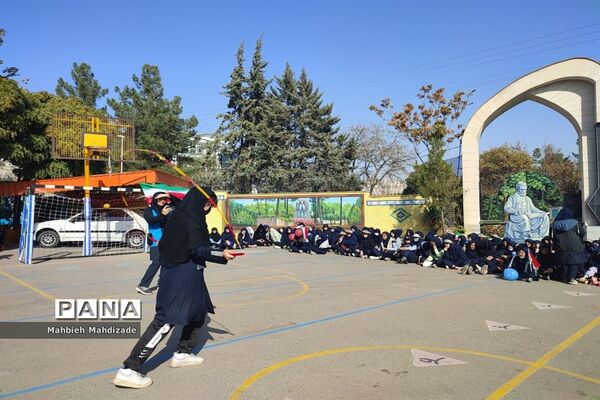آیین آغاز مسابقات ورزشی دانش‌آموزان سراسر کشور در دبیرستان آرمینه مصلی نژاد