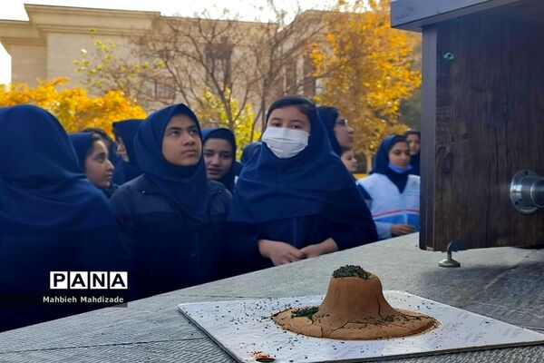 آیین آغاز مسابقات ورزشی دانش‌آموزان سراسر کشور در دبیرستان آرمینه مصلی نژاد
