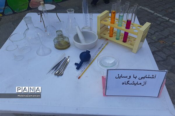 بزرگداشت روز آزمایشگاه در دبیرستان شاهد شهید حمامی