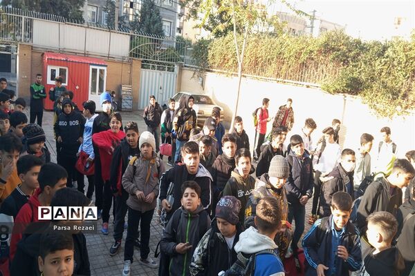 اردوی نیم‌روزه دبیرستان راه روشن در گلزار شهدای ملارد