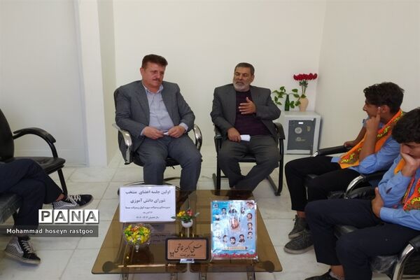 اولین جلسه شورای دانش‌آموزی در دبیرستان سما