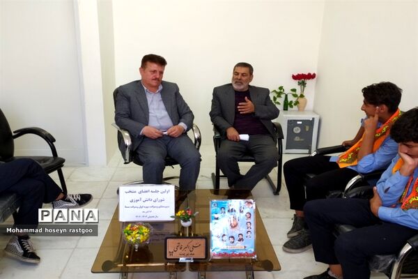 اولین جلسه شورای دانش‌آموزی در دبیرستان سما