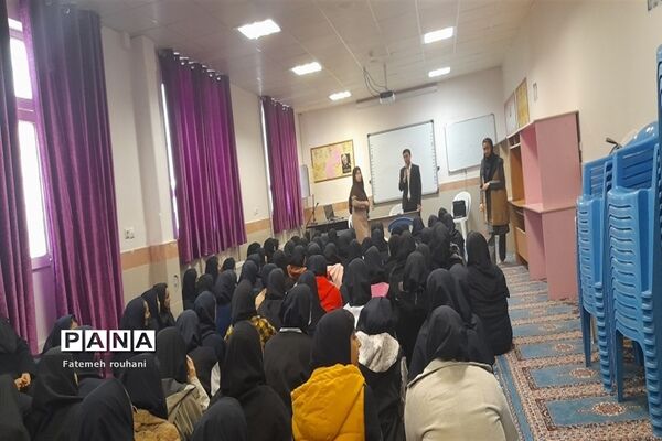 برگزاری کارگاه آمادگی کنکور ویژه پایه دهم شهرستان خلیل‌آباد