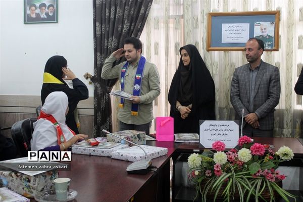 تقدیر از برگزیدگان جشنواره‌ها و پویش‌های سازمان دانش‌آموزی در گلوگاه