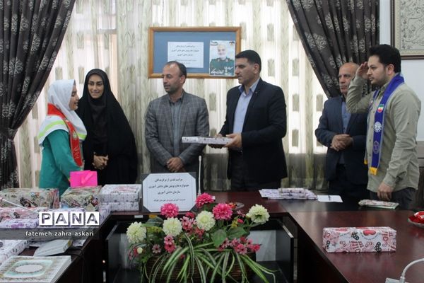 تقدیر از برگزیدگان جشنواره‌ها و پویش‌های سازمان دانش‌آموزی در گلوگاه