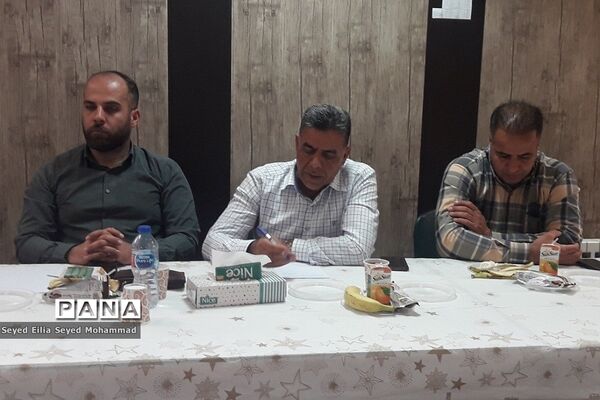 برگزاری جلسه هم‌اندیشی انجمن کتابخانه‌های عمومی به‌مناسبت هفته کتاب در قیامدشت