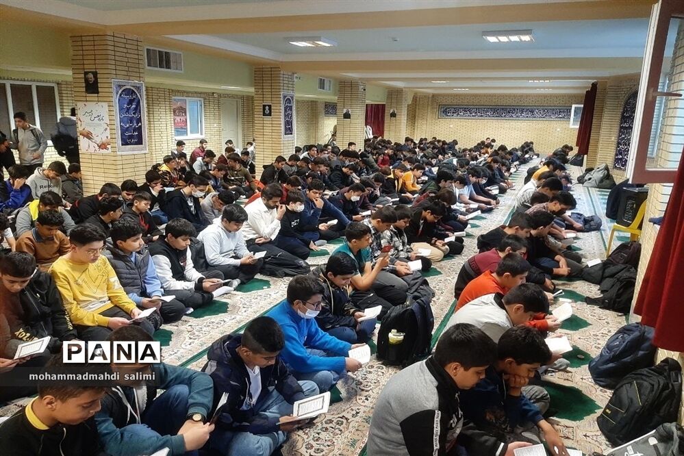 برگزاری مراسم پر فیض زیارت عاشورا هر هفته در مدرسه باقرالعلوم ایلام