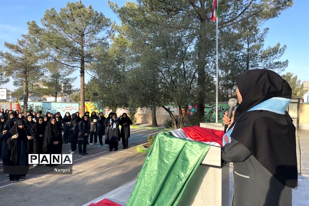 گرامیداشت روز دانش آموز در دبیرستان شاهد مطهره