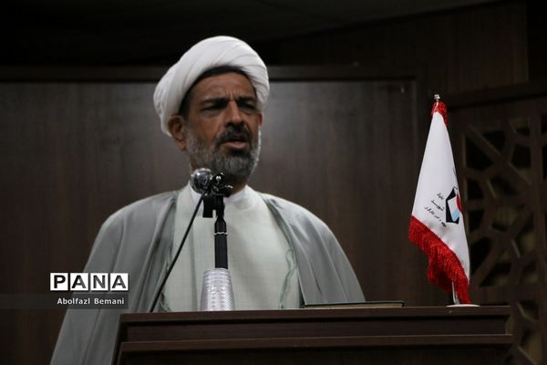 رونمایی از کتاب «اولین برف» در قم