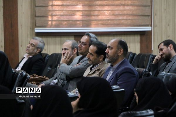 رونمایی از کتاب «اولین برف» در قم