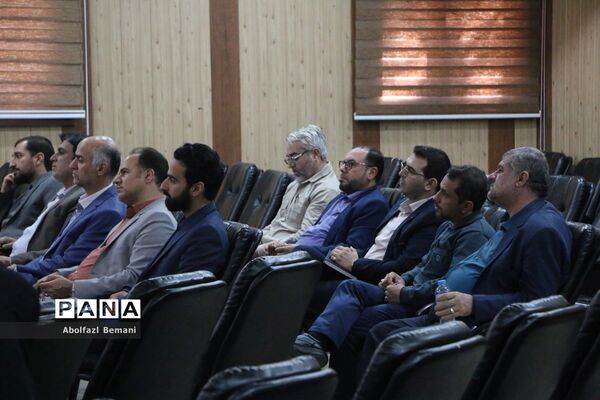 رونمایی از کتاب «اولین برف» در قم