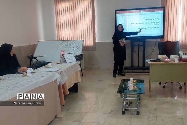 برگزاری کارگاه آموزشی درس فارسی پایه اول ابتدایی در آموزش و پرورش رودهن